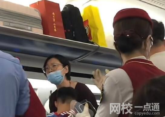 孩子高鐵上吵鬧 乘客提醒被家長(zhǎng)懟 原因竟是這樣令人意外