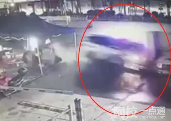 廣西一醉酒男子盜警車后撞三輪車 人已當(dāng)場抓住了