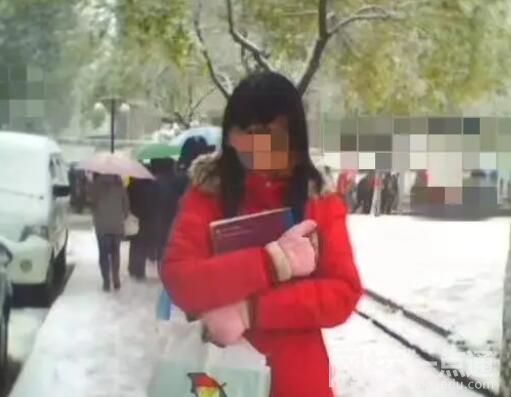 把父親送進監獄后 她仍不原諒母親 背后真相到底是什么?