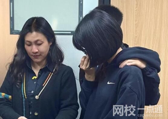 把父親送進(jìn)監(jiān)獄后 她仍不原諒母親 背后真相到底是什么?