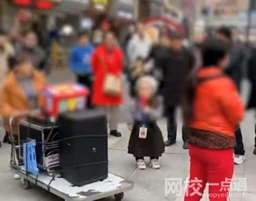 商場回應保安驅趕殘疾女子賣藝引發網友關注