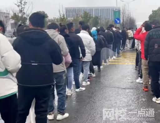 工價(jià)下跌 工廠門口仍大排長(zhǎng)龍 意外至極真相簡(jiǎn)直太驚人