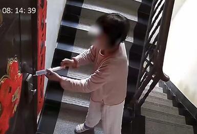 女子在門縫發(fā)現(xiàn)針頭 究竟是怎么回事？