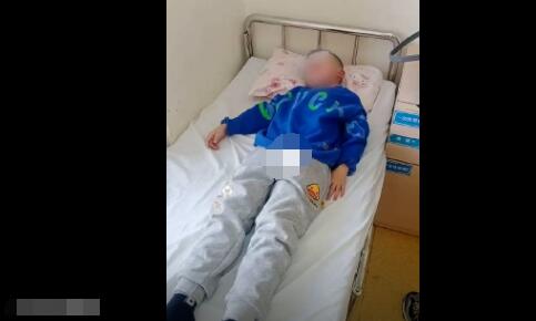 男童被幼兒園關(guān)辦公室一天:不給水喝 對一個(gè)孩子報(bào)復(fù)令人氣憤