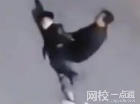 學(xué)生因點外賣被校務(wù)人員按倒訓(xùn)斥 背后真相實在讓人驚愕