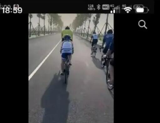 父親帶兒子騎行 兒子遭汽車(chē)碾壓身亡 實(shí)在太悲劇了