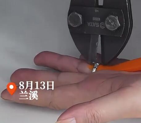 男子結婚22年胖30斤無奈夾斷婚戒 為什么胖這么多？