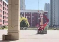 家長到校取學籍卡發現人去樓空 為什么沒人了？