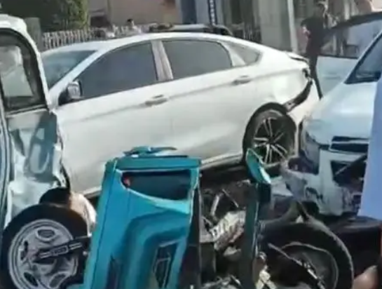 男子開車送妹妹上學(xué)出事故致2死4傷 實(shí)在太悲劇了