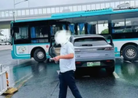 用戶試乘問界M5出事故受傷 實在太意外了