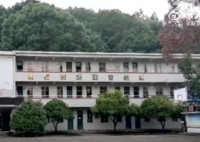 湖南一小學(xué)因招不到生關(guān)閉?校長回應(yīng) 為什么人這么少？