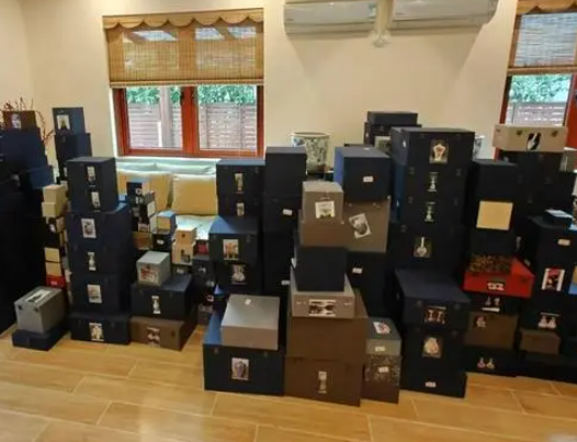 八旬阿姨900萬買千件藏品僅值40萬 為什么引熱議？