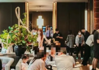 中介小哥奮戰國慶:凌晨才吃上飯 這也太拼了吧