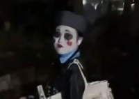 物業(yè)回應(yīng)女子半夜穿僵尸服嚇壞居民 實(shí)在太恐怖了