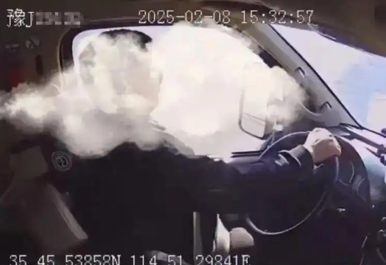 高速路女子與司機爭吵 車輛失控 為什么失控什么情況？