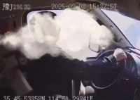 高速路女子與司機爭吵 車輛失控 為什么失控什么情況？