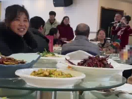 00后新人辦三無婚禮 新娘發言25秒 這也太簡單了吧