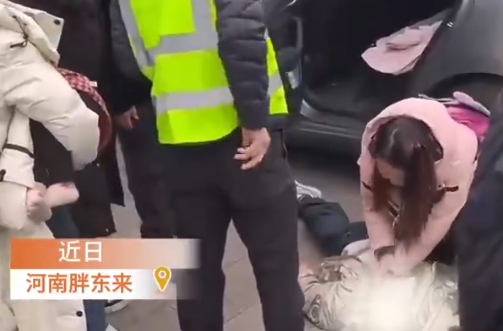 男童突發(fā)窒息 路過醫(yī)務人員跨欄救人 實在太感人了