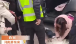 男童突發(fā)窒息 路過醫(yī)務人員跨欄救人 實在太感人了