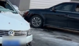 父母車禍輕微傷 女子跪謝愛(ài)車護(hù)主 實(shí)在太驚險(xiǎn)了