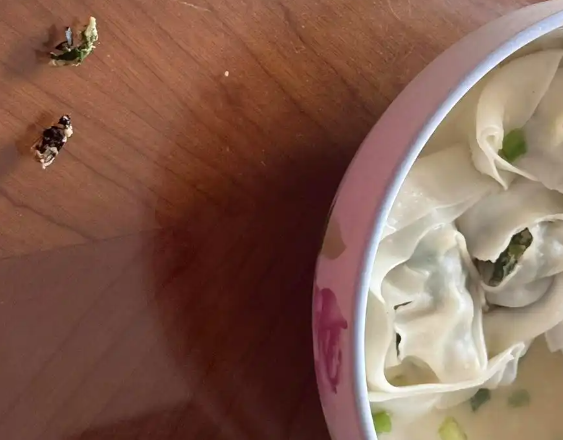盒馬餛飩疑吃出蟑螂 當地市監局回應 究竟是不是真的？