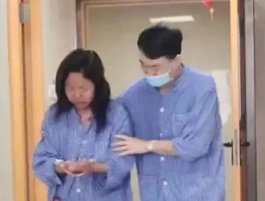割肝救妻男子回應妻子去世:不后悔 實在太悲劇了