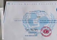 一家三口被撞后 老人發現兒子秘密 實在太悲劇了