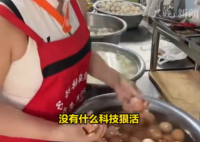 女子1分鐘剝130個煮雞蛋 屬熟能生巧