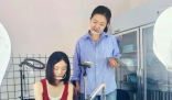 90后女生直播拔雞屁股毛萬人觀看 為什么這么火？