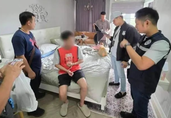 28歲中國(guó)網(wǎng)紅在泰國(guó)被持刀搶劫 實(shí)在太恐怖了