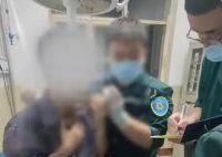 山西小伙脖子被扎多根燒烤簽 內幕實在讓人驚個呆