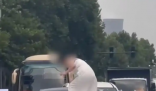 女子路上持械打砸多輛車被逮捕 究竟是怎么回事？